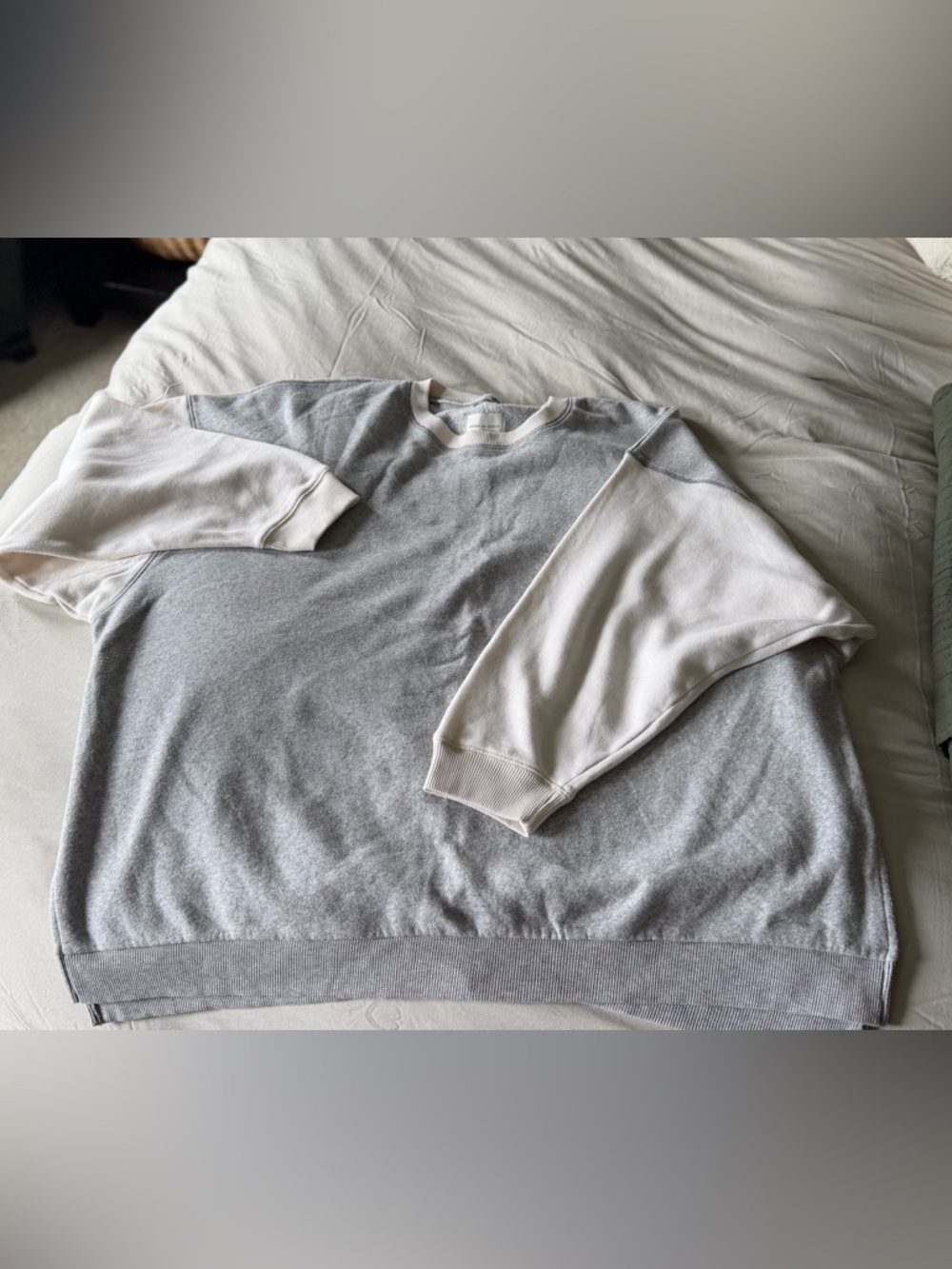 American Eagle two tone jegging fit sweatshirt. Ahh-mazingly soft.